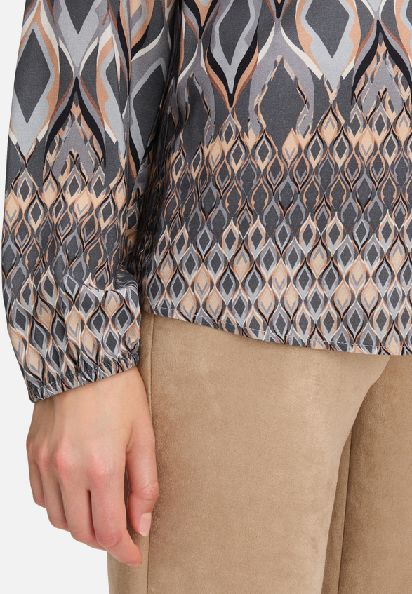 Longbluse mit Stehkragen / Detailbild