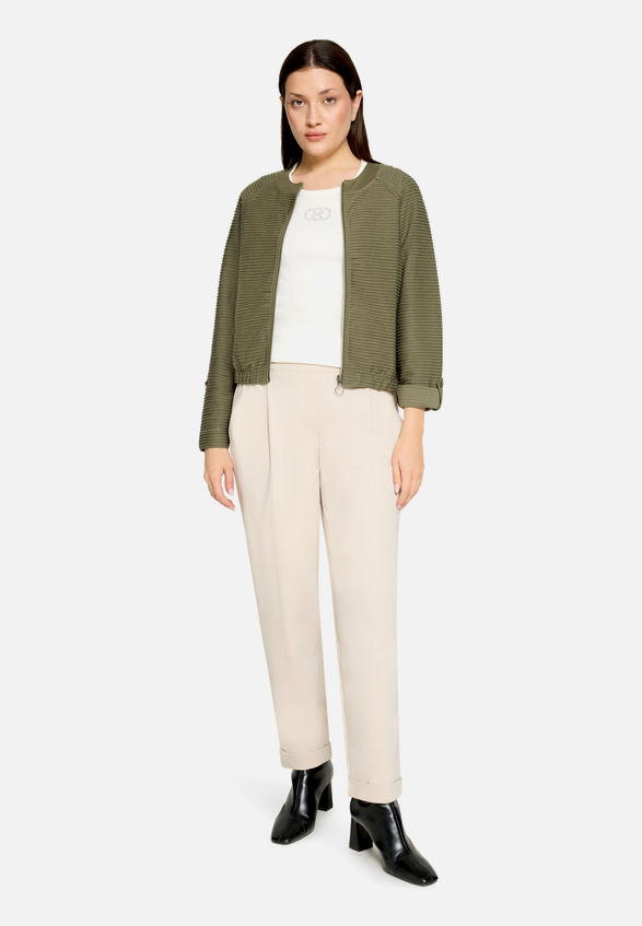 Casual-Jacke mit Rippenstruktur / Modellfoto Vorderseite (Outfit)