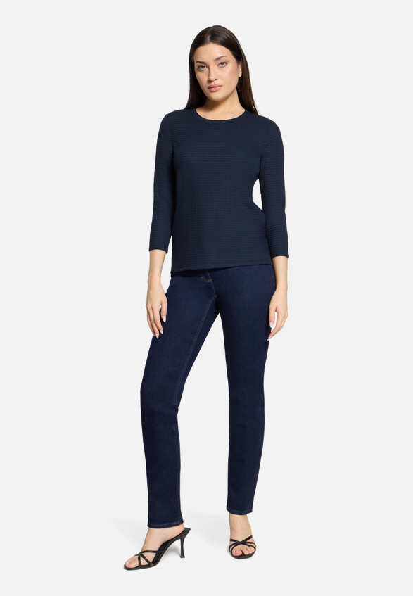 Strukturshirt mit Rundhalsausschnitt / Modellfoto Vorderseite (Outfit)