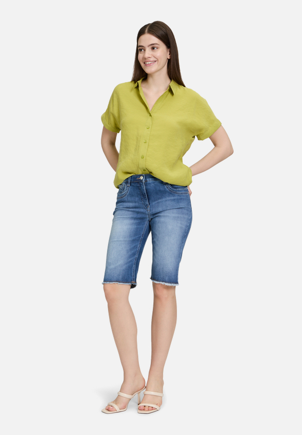 Schlupfbluse mit Kragen / Modellfoto Vorderseite (Outfit)