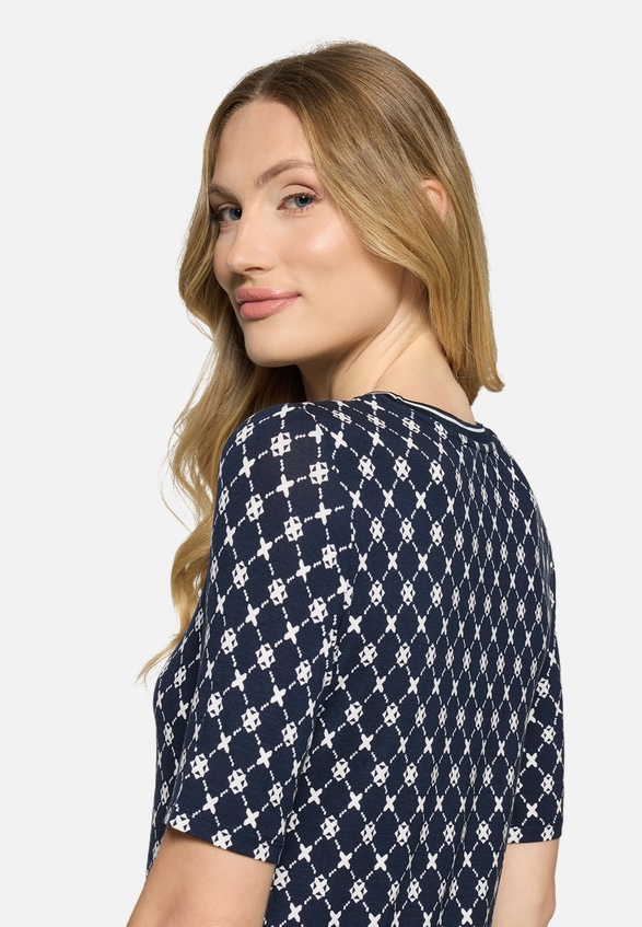 Basic Shirt mit Rippbündchen / Detailbild
