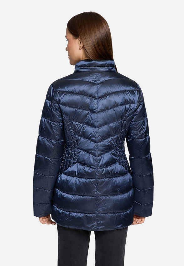 Outdoorjacke mit abnehmbarer Kapuze / Detailbild