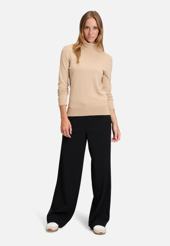 Rollkragenpullover langarm / Modellfoto Vorderseite (Outfit)