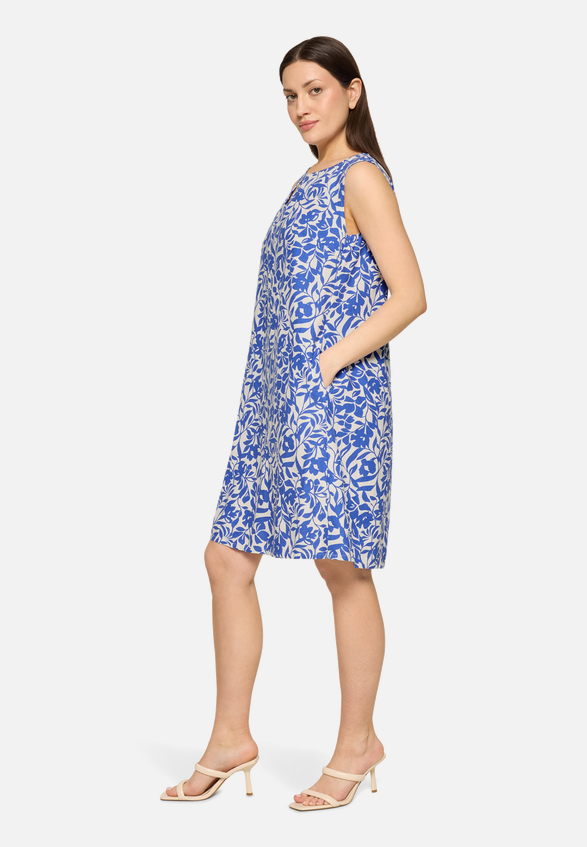 Leinenkleid ohne Arm / Modellfoto Vorderseite (Outfit)