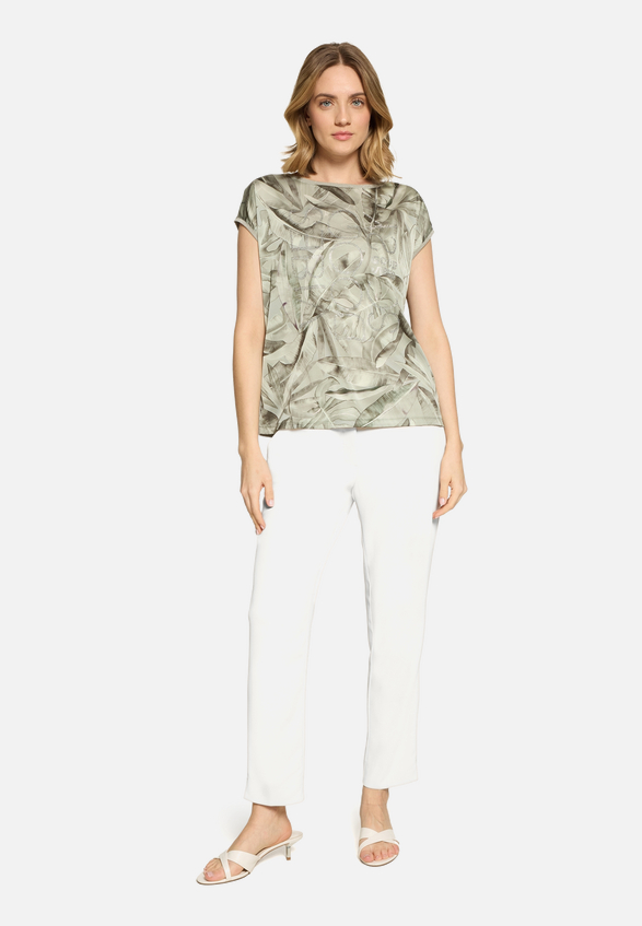 Blusenshirt mit Aufdruck / Modellfoto Vorderseite (Outfit)