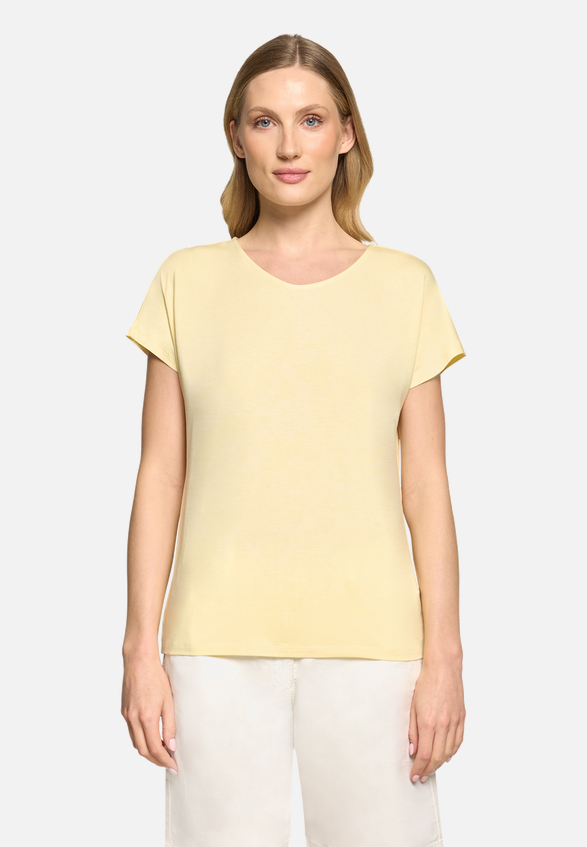 Casual-Shirt mit V-Ausschnitt / Modellfoto Vorderseite