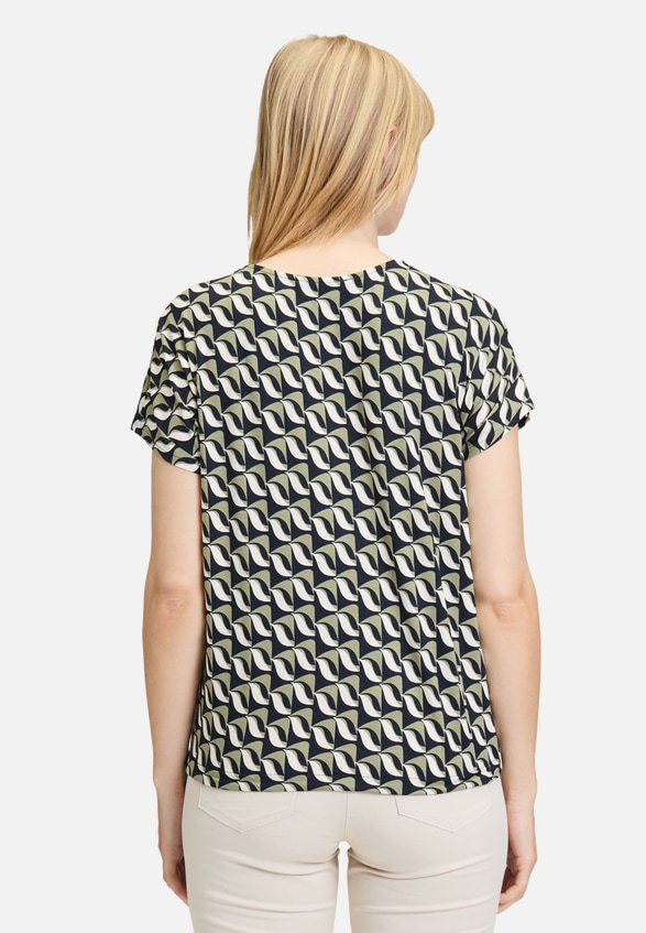 Printshirt mit V-Ausschnitt / Modellfoto Rückseite