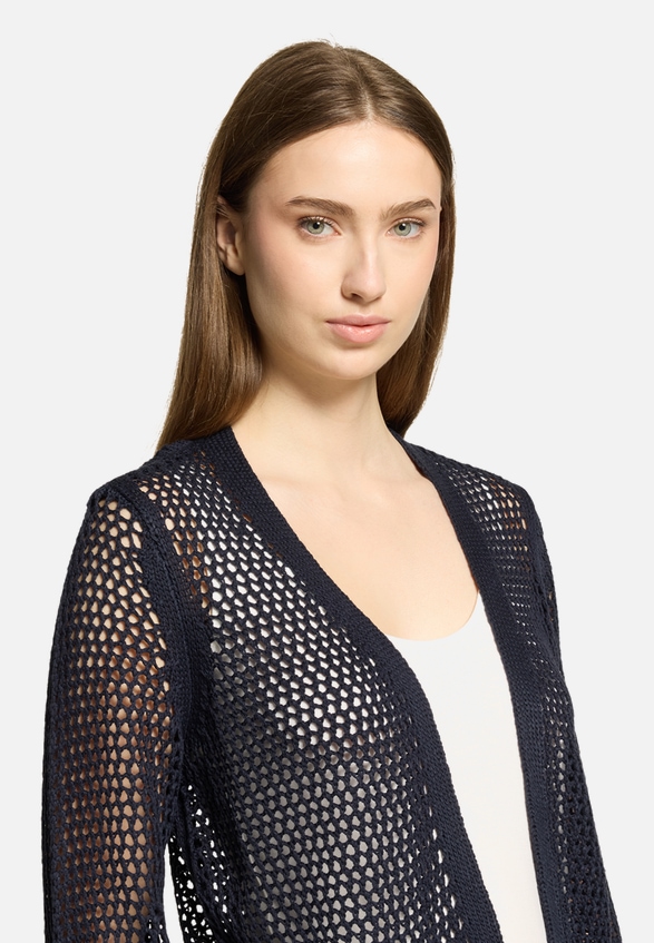 Grobstrickjacke mit Lochmuster / Detailbild