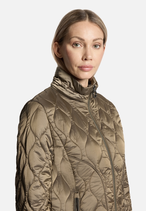 Outdoorjacke mit abnehmbarer Kapuze / Detailbild