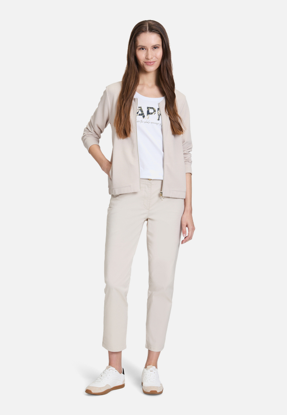 Shirtjacke mit Struktur / Modellfoto Vorderseite (Outfit)