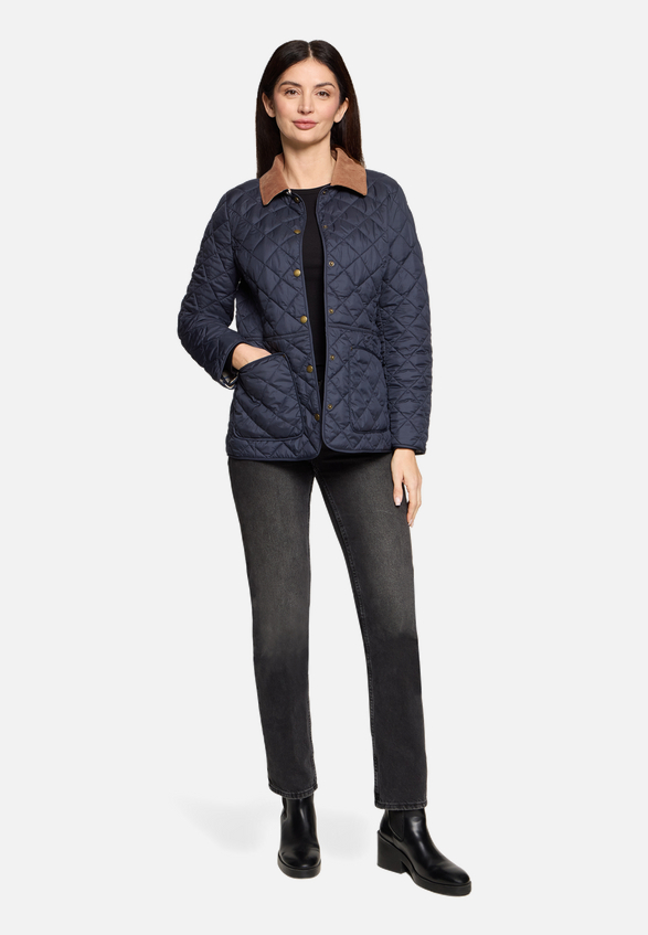 Outdoorjacke mit Kragen / Modellfoto Vorderseite (Outfit)