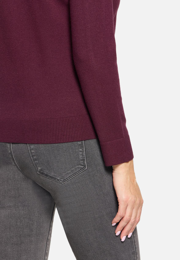 Basic-Strickpullover mit Rundhalsausschnitt / Detailbild