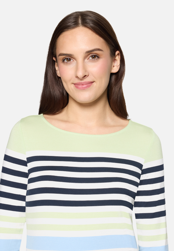 Basic Shirt mit U-Boot-Ausschnitt / Detailbild