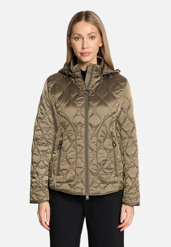 Outdoorjacke mit abnehmbarer Kapuze / Modellfoto Vorderseite