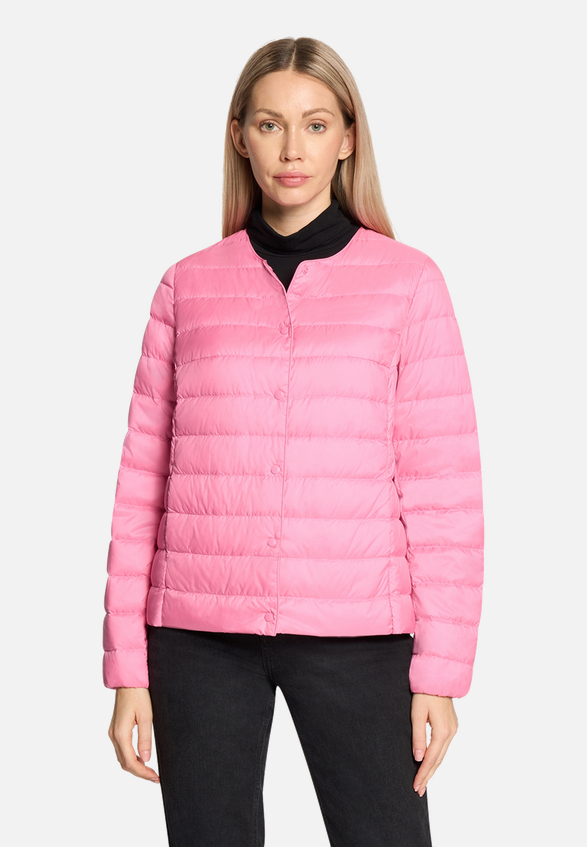 Daunen-Steppjacke mit Rundhalsausschnitt / Modellfoto Vorderseite