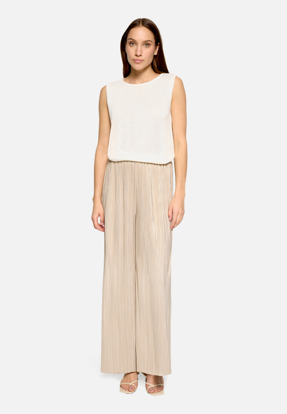Culotte mit Glanzeffekt / Modellfoto Vorderseite (Outfit)