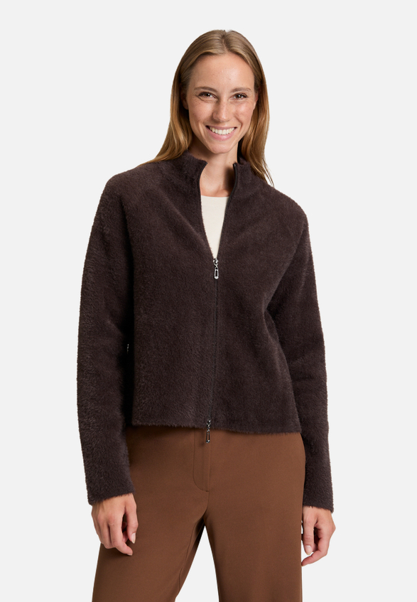 Strick-Cardigan mit Reißverschluss / Modellfoto Vorderseite