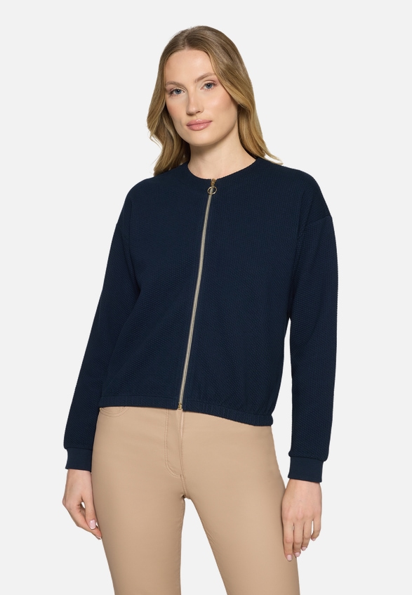 Shirtjacke mit Struktur / Modellfoto Vorderseite