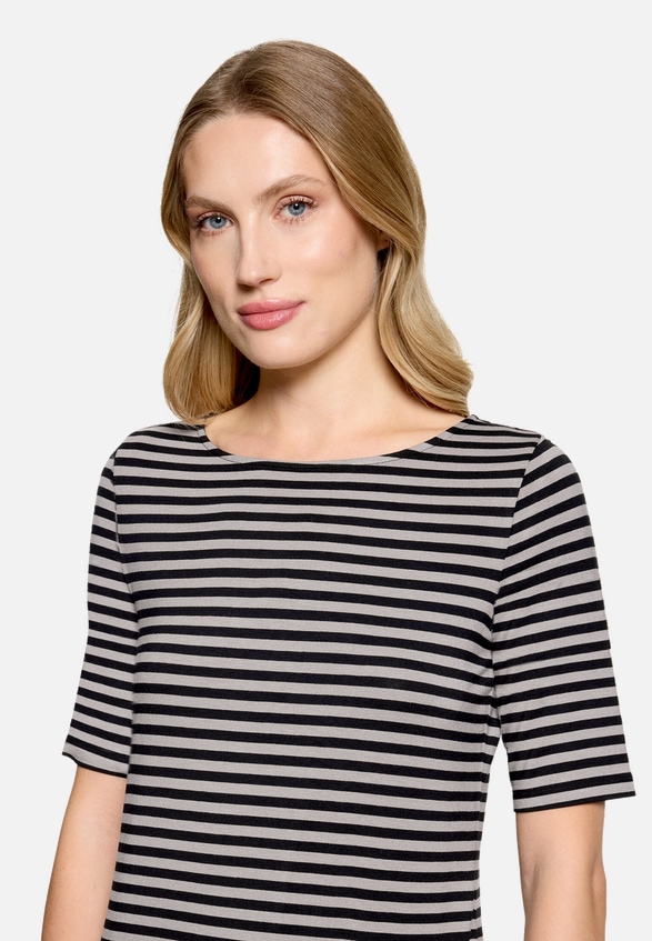Gestreiftes T-Shirt  mit Rundhalsausschnitt  / Detailbild