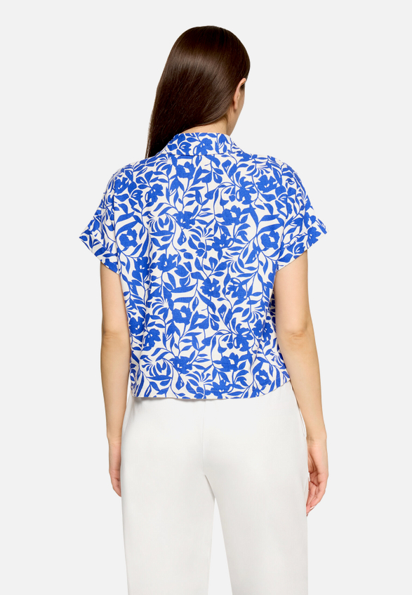 Leinenbluse mit Kragen / Modellfoto Rückseite