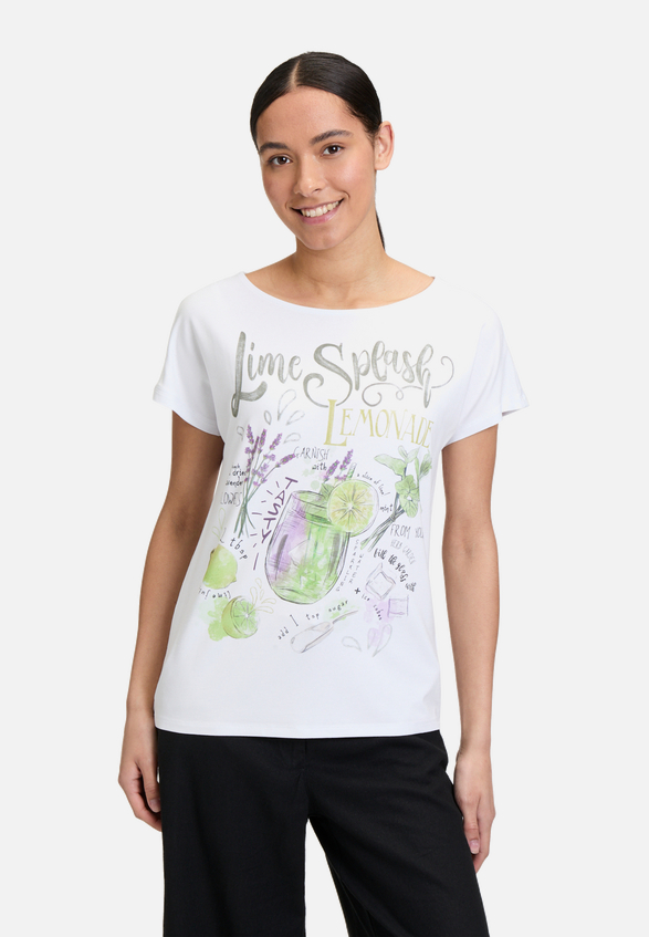 Basic Shirt mit U-Boot-Ausschnitt / Modellfoto Vorderseite