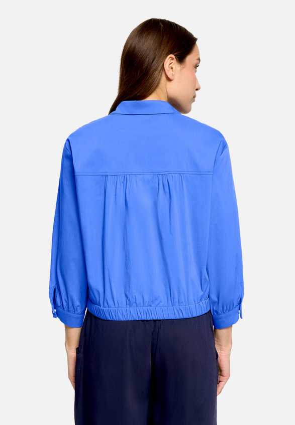 Blusenjacke mit Kragen / Modellfoto Rückseite