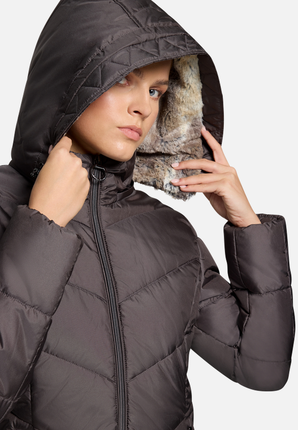 Outdoorjacke mit abnehmbarer Kapuze / Detailbild