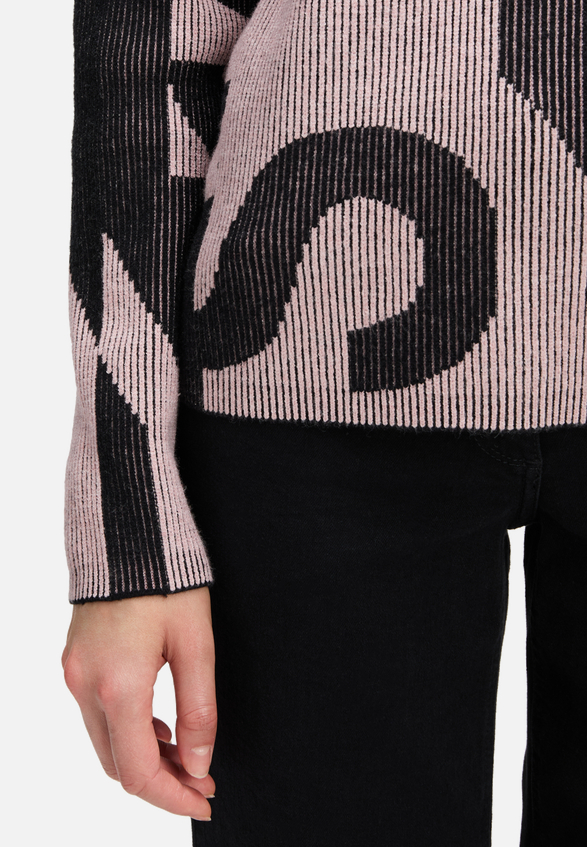 Grobstrick-Pullover mit Jacquard / Detailbild