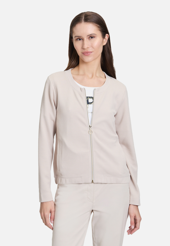 Shirtjacke mit Struktur / Modellfoto Vorderseite