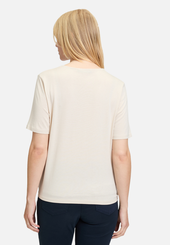 Basic Shirt mit Schleifenknoten / Modellfoto Rückseite