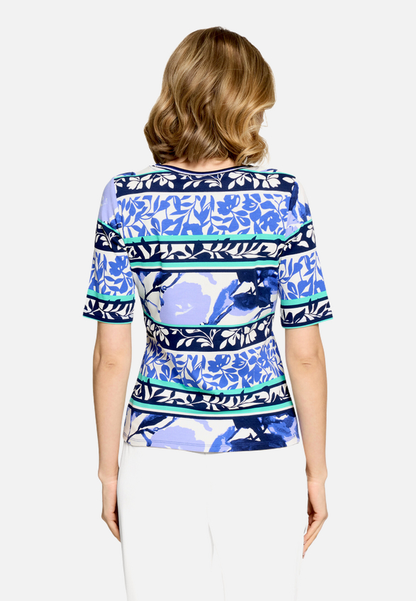 Basic Shirt mit Rippenstruktur / Modellfoto Rückseite
