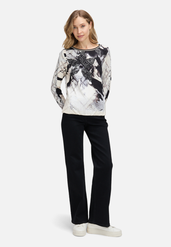 Printshirt mit Gummizug / Modellfoto Vorderseite (Outfit)