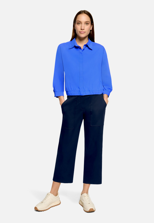 Stoffhose unifarben / Modellfoto Vorderseite (Outfit)
