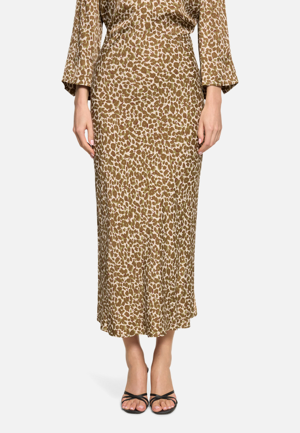 Satinrock mit Leoprint / Modellfoto Vorderseite