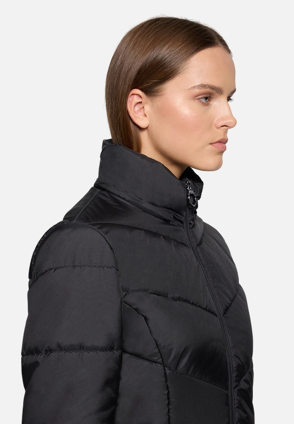 Outdoorjacke mit abnehmbarer Kapuze / Detailbild