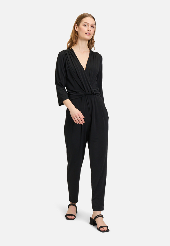 Jumpsuit mit Eingrifftaschen / Modellfoto Vorderseite