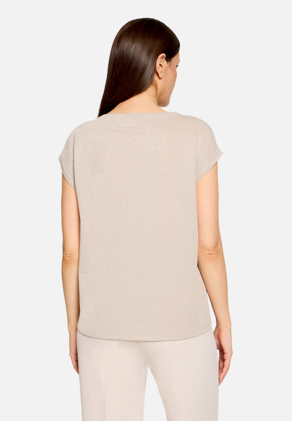 Blusenshirt mit Aufdruck / Modellfoto Rückseite