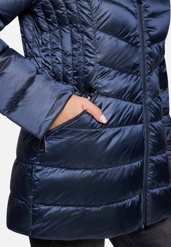 Outdoorjacke mit abnehmbarer Kapuze / Detailbild