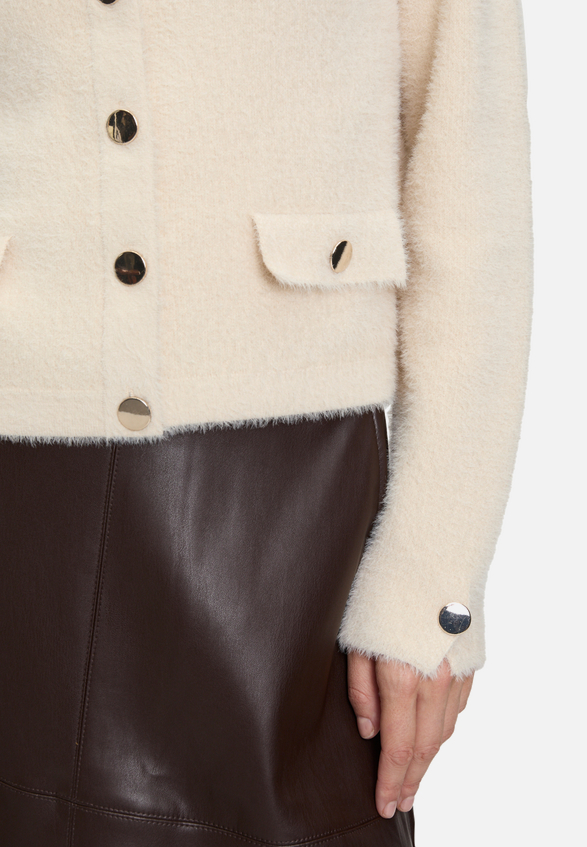 Casual-Strickjacke mit Knopfleiste / Detailbild