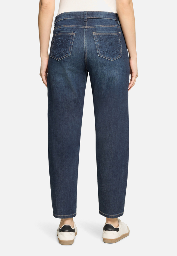 Casual-Hose unifarben / Modellfoto Rückseite
