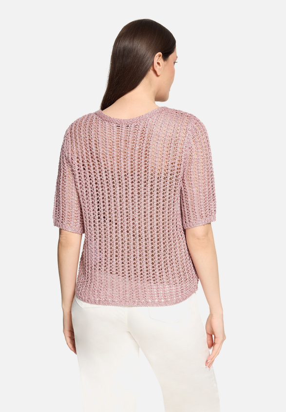 Strickpullover mit Lochmuster / Modellfoto Rückseite