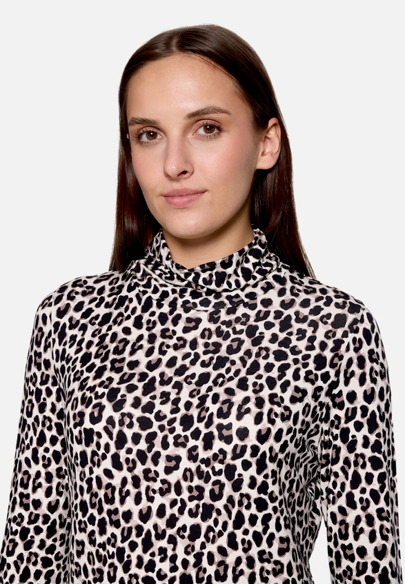 Rollkragenshirt  mit Leoprint  / Detailbild