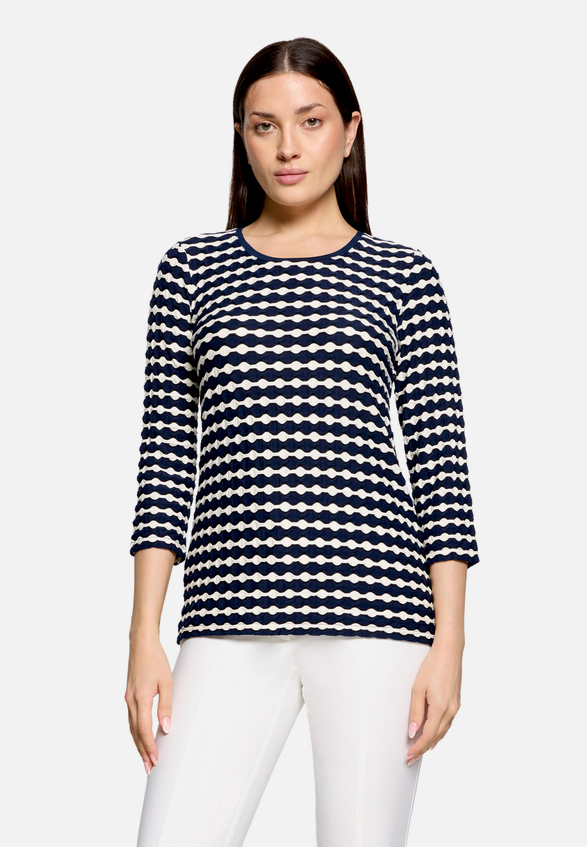 Basic Shirt mit Rundhalsausschnitt / Modellfoto Vorderseite