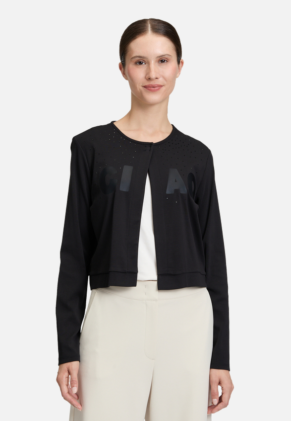 Shirtjacke mit Rundhalsausschnitt / Modellfoto Vorderseite
