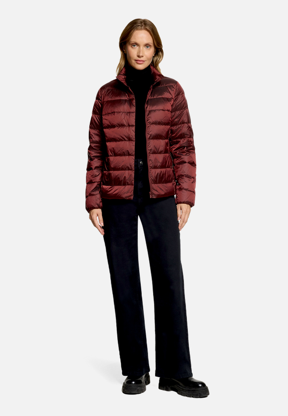 Daunenjacke   mit Stehkragen / Modellfoto Vorderseite (Outfit)