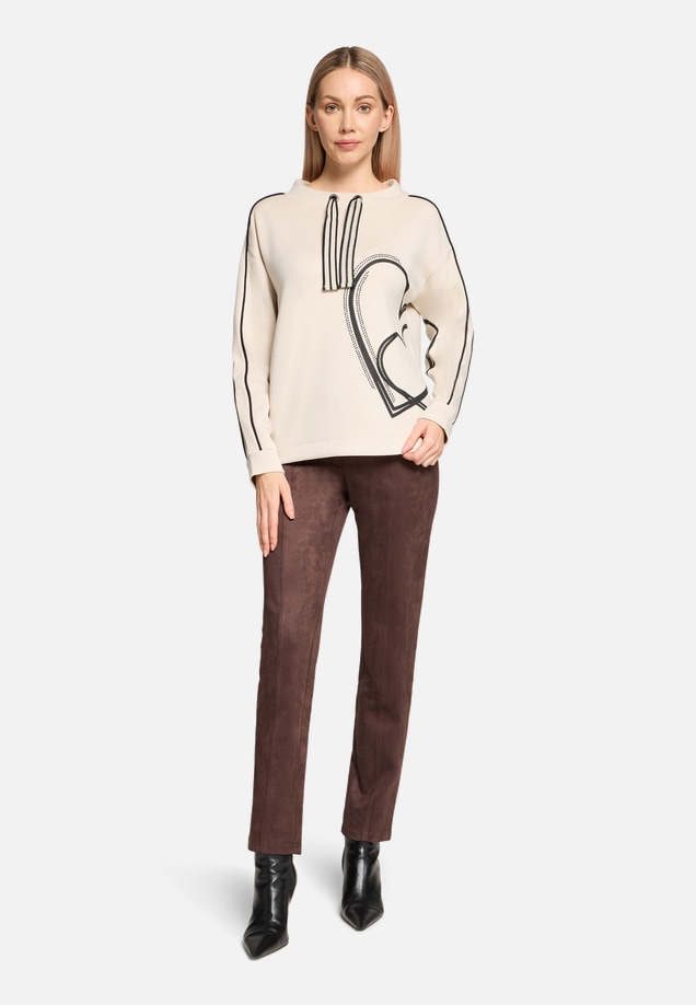 Sweatshirt mit Stehkragen / Modellfoto Vorderseite (Outfit)