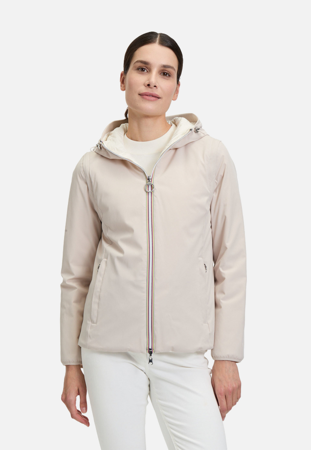Wendejacke mit Kapuze / Modellfoto Vorderseite
