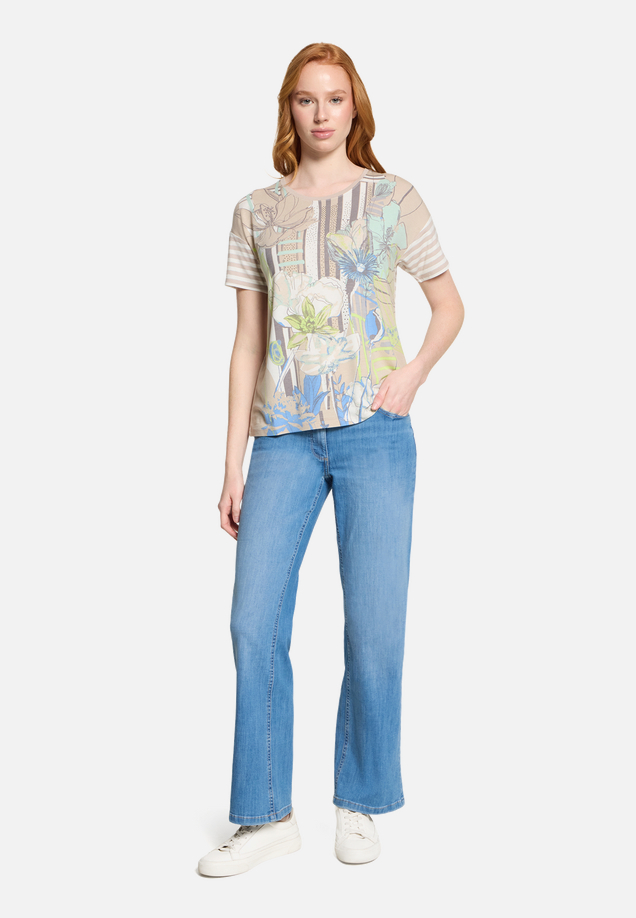 Casual-Shirt mit Ringel / Modellfoto Vorderseite (Outfit)