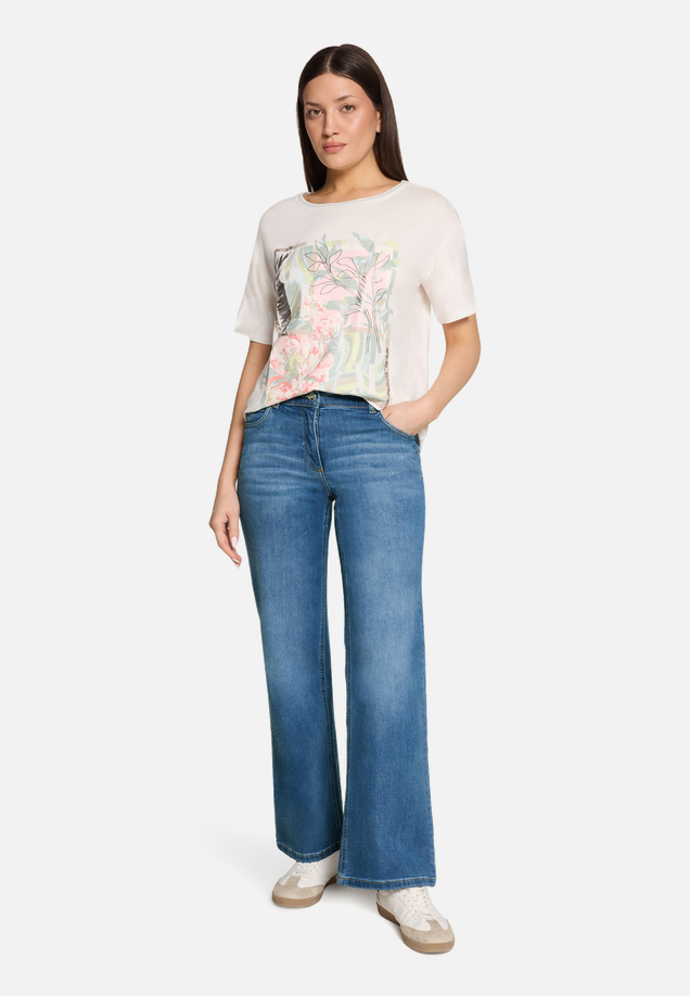 Casual-Hose mit Strass / Modellfoto Vorderseite (Outfit)