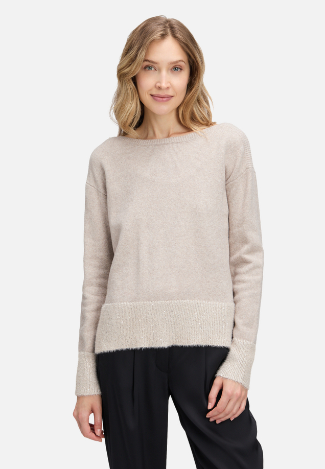 Strickpullover mit Pailletten / Modellfoto Vorderseite